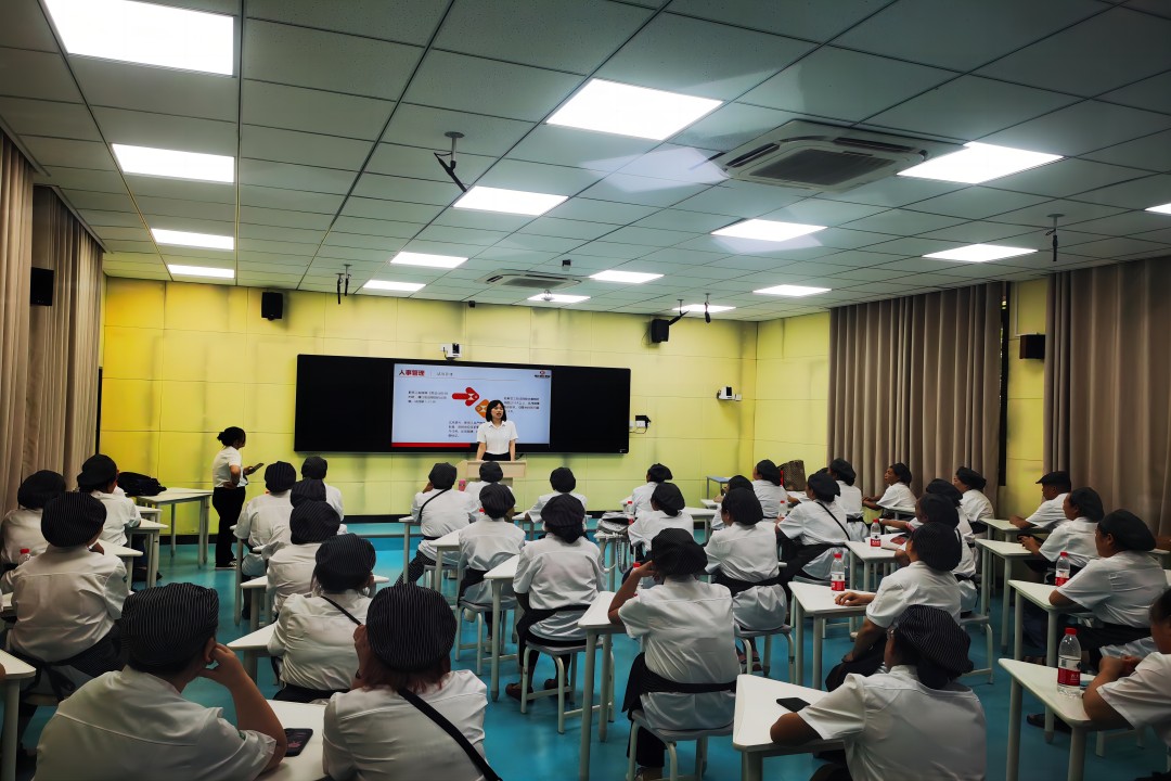 pp电子游戏餐饮集团开展2023年度秋季学期开学前食堂事情职员专项培训